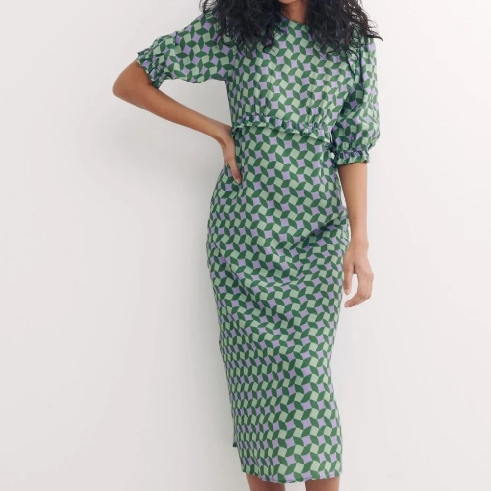 Retro Midi Dress with Sweet Ruffle Detailing